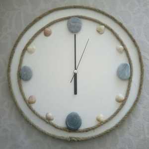 Horloge murale artisanale mécanique Art Déco en corde et galets, rustique en bois à suspendre, décoration naturelle pour salon et maison - Product Image 3