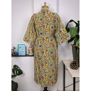 Kimono en coton style bohème, imprimé à la main indien, motif floral rose et jaune, léger, robe de luxe d'été pour la plage et les vacances, 1 pièce - Product Image 4