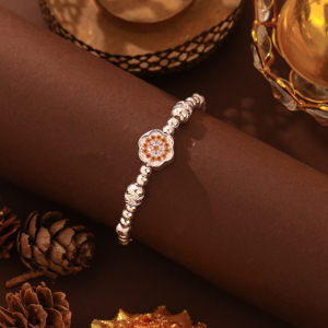 Bracelet à breloques en argent à la mode de style unique pour femmes - Product Image 1