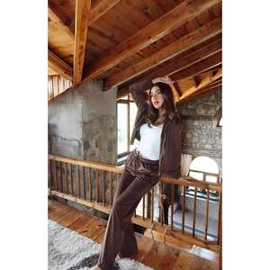 Trajes de Terciopelo Fino Marrón al por Mayor, Traje Elegante para Fines Comerciales - Product Image 5