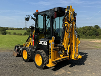 Chargeuse-pelleteuse et chargeuse compacte JCB 1CX Stage 5 4x4 d'occasion en bon état avec godet pour terre, PLC et moteur, prix abordable