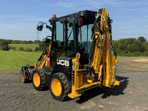 Chargeuse-pelleteuse et chargeuse compacte JCB 1CX Stage 5 4x4 d'occasion en bon état avec godet pour terre, PLC et moteur, prix abordable - Product Image 2