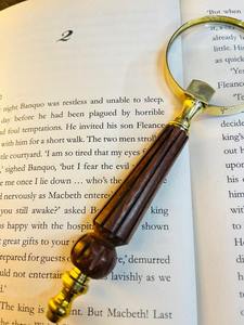 Loupe de poche vintage de 2 pouces avec manche en bois et cadre en laiton - Product Image 5