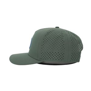 Casquette de golf OEM Performance avec trous respirants découpés au laser, fermeture snapback réglable, logo en caoutchouc personnalisé pour hommes et femmes - Product Image 2