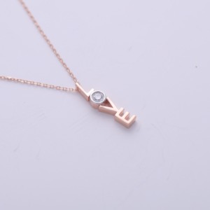 Collar Romántico Minimalista con Colgante de la Palabra “LOVE” con Diamante Cultivado en Laboratorio Certificado por IGI en Oro Rosa/Amarillo y Blanco de 14K para Mujer - Product Image 5