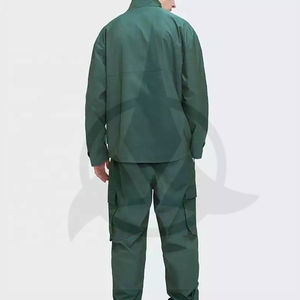 ชุดวอร์มผู้ชายแบบมีฮู้ด สไตล์ฮิปฮอป สำหรับฤดูใบไม้ร่วงและฤดูหนาว เสื้อแจ็คเก็ตกันลมแบบสปอร์ต ดีไซน์กระเป๋าคาร์โก้ ชุดจ็อกเกอร์ทรงโอเวอร์ไซส์ รับผลิตแบบ OEM และปรับแต่งได้ - Product Image 3