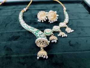 Conjunto de Collar de Novia Indio Kundan Minakari Rajwada con Aretes de Circonita, Joyería Dorada para Fiestas y Bodas - Product Image 2