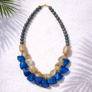 Collier d'anniversaire chrétien avec pendentif en perles épaisses en résine grise et bleue, design tendance et élégant, Azure Aurora - Product Image 3