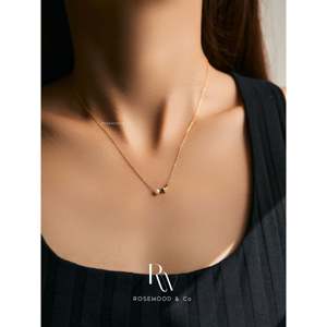 สร้อยคอจี้รูปโลมาและวาฬชุบทองทันสมัย พร้อมไข่มุกลอยน้ำ ไม่หมอง สำหรับเป็นของขวัญเพื่อนหรือของขวัญสำหรับเธอ - Product Image 1