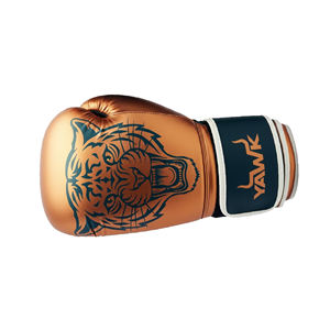 Prix de gros Gants de boxe en cuir respirants imperméables Logo personnalisé Durable Léger Rembourré Gants de Muay Thai pour adultes - Product Image 5