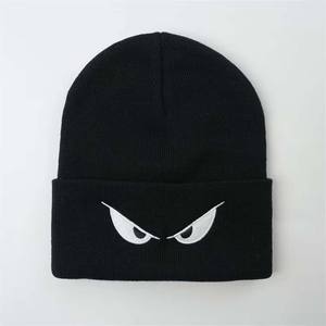 Gorro de punto con parche de cuero personalizado, gorro de invierno suave con lazos, patrón de camuflaje, gorro con puños de alta calidad, novedad - Product Image 5