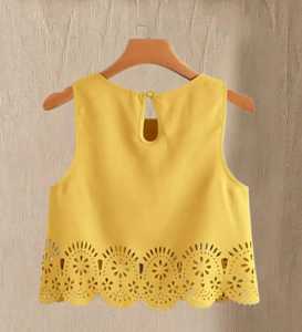 Camiseta informal de manga corta de manga murciélago para mujer-Estampado completo, Beige con diseño multicolor, cuello redondo elástico medio - Product Image 4