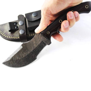 Traqueur de lame en acier damas de taille personnalisée couteau à lame fixe manche en bois avec prise en main confortable - Product Image 3