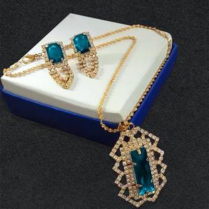 Kriaa Fine Jewelry Set 1202806-Pendentif pierre autrichienne bleue plaqué or - Product Image 1