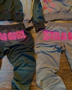 Conjunto de traje de chándal de dos piezas con pantalones acampanados ajustados de talla grande para mujer de invierno 2025 con cierre de cordón y Sudadera con capucha corta - Product Image 4