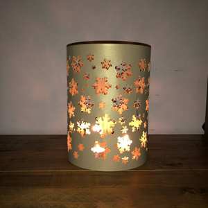 Décorations de Noël 2025 : Lanterne en métal doré faite à la main avec motif flocons de neige ajourés pour bougies votives, idéale pour les mariages - Product Image 5