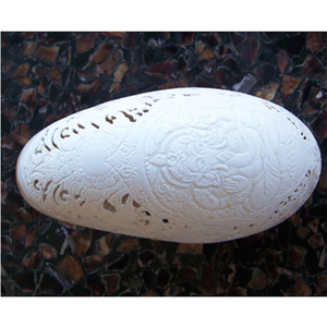 Bijoux en coquillage de style sculpté, nacre blanche avec motifs animaux religieux, technique brute - Product Image 2