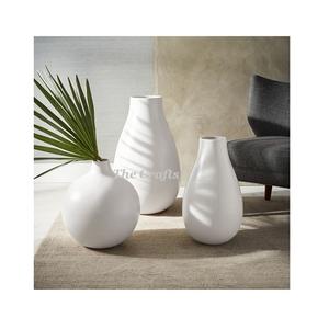 Jarrón Decorativo Moderno de Hierro para Mesa, Color Blanco de Primera Calidad, Tamaños Personalizados para Bodas y Fiestas - Product Image 1