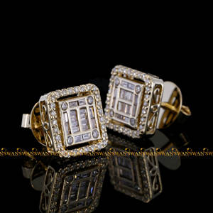 Bonitos pendientes de tuerca Unisex de Plata de Ley 925 hechos a mano por diamantes cultivados en laboratorio de claridad VVS de corte redondo y Baguette - Product Image 1