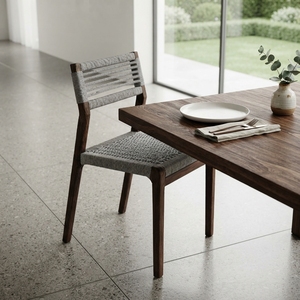 Chaise de salle à manger en corde tressée avec structure en bois de teck massif, chaise d'extérieur sans accoudoirs en corde grise pour patio et jardin, design artistique et décoratif - Product Image 5