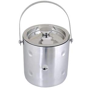 Cubo de hielo de acero inoxidable con pinzas incluidas para un manejo higiénico y Sin desorden en cualquier celebración - Product Image 2