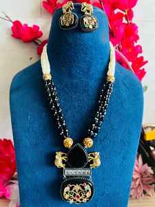 Conjunto de collar de diseñador de lujo para mujer Impresionante fusión de artesanía tradicional y diseño moderno para uso en ocasiones especiales - Product Image 4