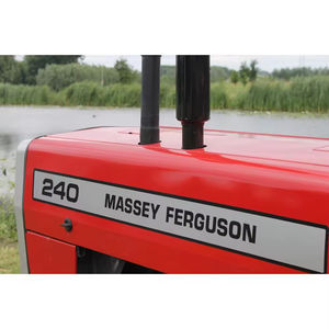Tractor de ruedas Massey-Ferguson 240 4WD modelo usado - Product Image 1
