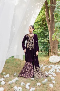 ผ้าคลุมไหล่ผู้หญิง Goodshopping ผ้ากำมะหยี่เนื้อนุ่ม ระบายอากาศได้ดี เหมาะสำหรับฤดูหนาว ผลิตจากโพลีเอสเตอร์เนื้อแน่น พร้อมขอบปักลายและประดับเลื่อม - Product Image 4