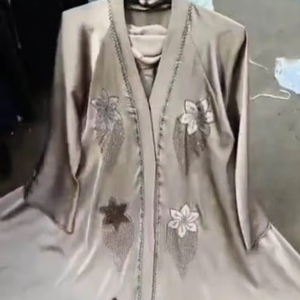 Vêtements traditionnels musulmans élégants et modestes pour femmes, belle Abaya de qualité supérieure de style Dubaï-Accessoire inclus - Product Image 3