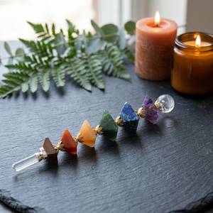 Bâton décoratif en pierre naturelle en forme de pyramide 7 chakras, avec crayon en cristal et bâton de reiki pour la guérison (vente en gros) - Product Image 1