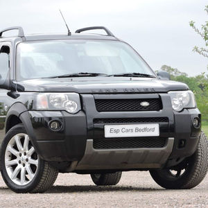 Voitures d'occasion en nouvel état avec boîte de vitesses manuelle de taille de pneu R18 Sièges en cuir intérieur foncé FWD Drive - Product Image 1