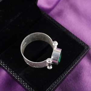 Anillo Ovalado de Esmeralda Verde, Plata de Ley, Joyería Artesanal, Piedra de Nacimiento de Mayo, Regalo para Mujer, Elegante - Product Image 4