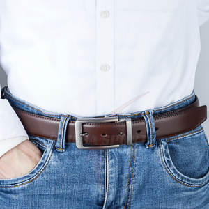 Ceintures en cuir avec impression de logo personnalisé de haute qualité pour hommes Style de mode de luxe avec boucle en acier matériau en peau de vache et matériau PU - Product Image 5