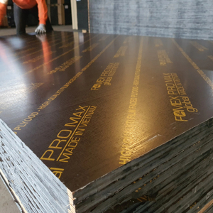 Contrachapado Recubierto de Película de Alta Calidad de 4x8 pies, 12-18 mm, 100% Eucalipto, Melamina Marrón, Grado Industrial, Alta Durabilidad, Uso en Exteriores, 1 Año - Product Image 1