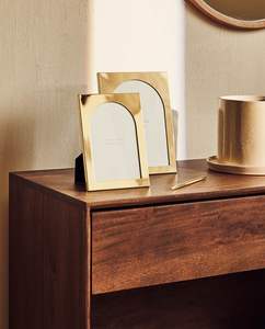 Designer Metal <b>Photo</b> <b>Frame</b> For Premium Interior Table Decoration With Refined Style And Durable Construction - Product Image 2