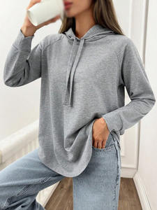 Sweat-shirt à capuche pour femme, longueur standard, cordon de serrage, manches raglan, ourlet incurvé, haut décontracté, gris, vente en gros de sweats à capuche - Product Image 4