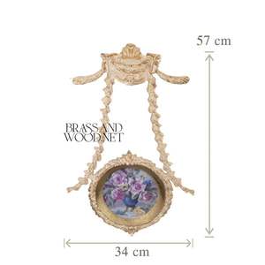 Cadre mural en laiton doré orné avec des œuvres florales en porcelaine décoration vintage faite à la main design en laiton de luxe - Product Image 3