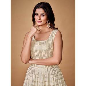 ชุดเดรสสำเร็จรูปผ้าจอร์เจียต์สีขาวที่น่าหลงใหลพร้อมงานปักที่หนักแน่น - Product Image 1