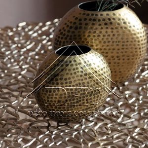 Vase de table en aluminium de luxe moderne Finition en laiton antique pour la décoration de la maison et de la table - Product Image 1