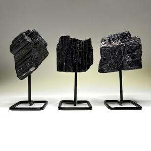 Pierre précieuse colorée naturelle cristal de tourmaline noire brute sur support pour la décoration de la pierre de cristal de guérison de la salle de bureau - Product Image 6