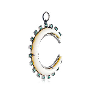 Pave Diamond Natural Emerald Gemstone MOP Crescent Moon Colgante Joyería fina Venta al por mayor Half Moon Pendant Jewelry - Product Image 3