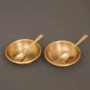 Bol en métal finition dorée avec cuillère, vaisselle décorative artisanale pour table à manger, cuisine et décoration de la maison - Product Image 1