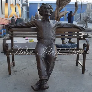 Изготовленный на заказ знаменитый в натуральную величину Бронзовый человек на скамейке скульптура Альберта Эйнштейна, сидя на скамейке статуи