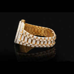 Montre pour homme de style moderne en moissanite sertie de diamants, design luxueux avec bracelet en acier inoxydable, prix bas en provenance d'Inde - Product Image 3