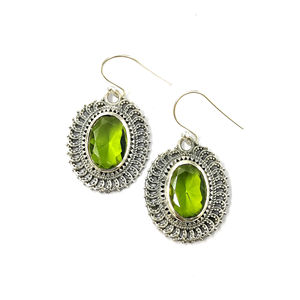 Boucles d'oreilles pendantes en quartz péridot de 10,1 grammes - Product Image 1