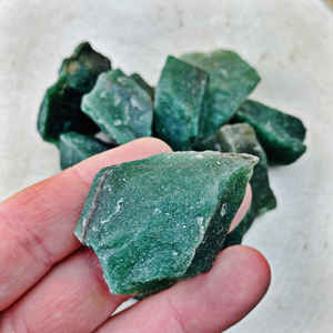 MEILLEURE VENTE EN GROS NATUREL VERT ZADE PIERRE BRUTE POUR REIKI GUÉRISON PIERRE MÉDITATION CHAKRA PIERRE BRUTE - Product Image 6