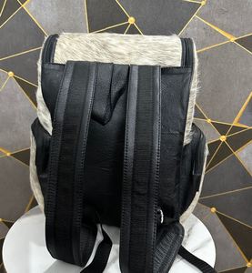 Mochila de piel de vaca unisex para niños, bolsa de pañales de cuero y PC suave con cierre de cremallera y forro de poliéster para viajes al aire libre - Product Image 1