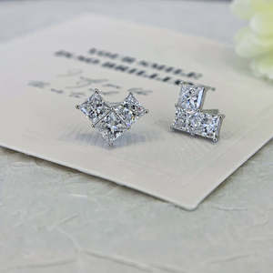 Pendientes de Diamantes Cultivados en Laboratorio de 1.80 Quilates, Claridad VS, Color EF, Corte Princesa en Forma de V - Product Image 4