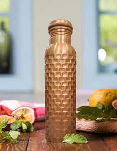 ขวดน้ำทำจากทองแดงบริสุทธิ์สำหรับดื่มขวดทองแดงอายุรเวทพร้อมถุงผ้าใบและแปรงทำความสะอาดกันรั่วขนาด32ออนซ์100% - Product Image 1