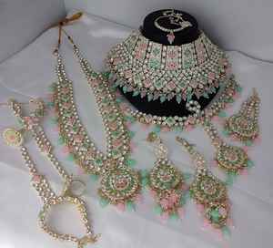 Conjunto de Joyería Nupcial Antigua de Diseño con Collar y Maang Tikka para Niñas y Mujeres - Product Image 3